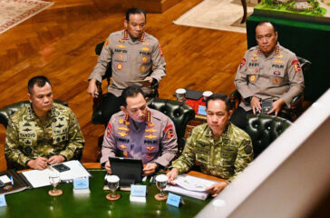 Prabowo Terima Panglima TNI dan Kapolri di Hambalang, Bahas Situasi Nasional dan Karhutla(1)