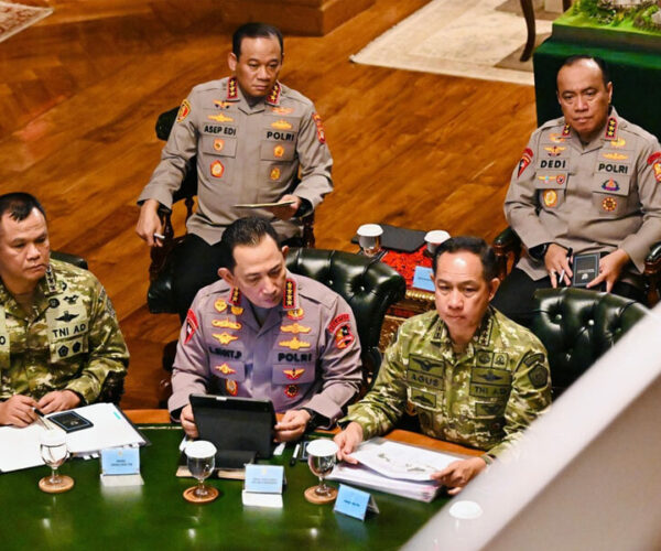 Prabowo Terima Panglima TNI dan Kapolri di Hambalang, Bahas Situasi Nasional dan Karhutla(1)